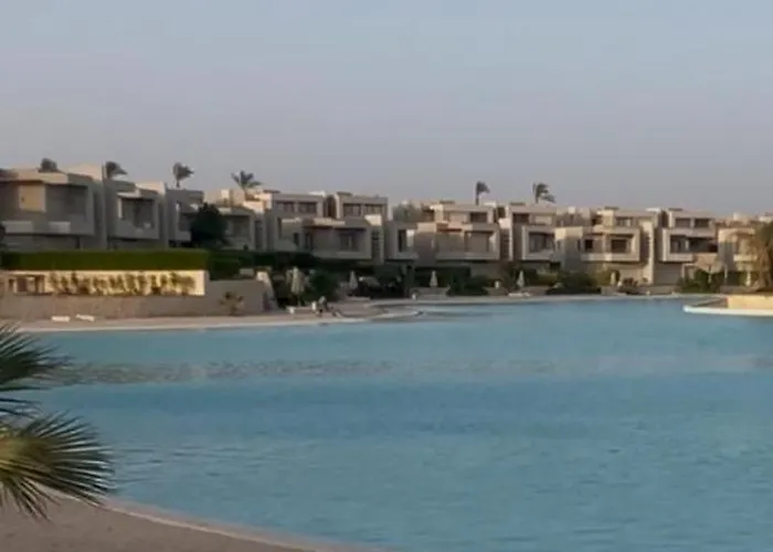 Azha Ain Sokhna Acamar Distinctive View